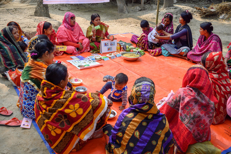 Moms in southwest Bangladesh learn about nutrition.
