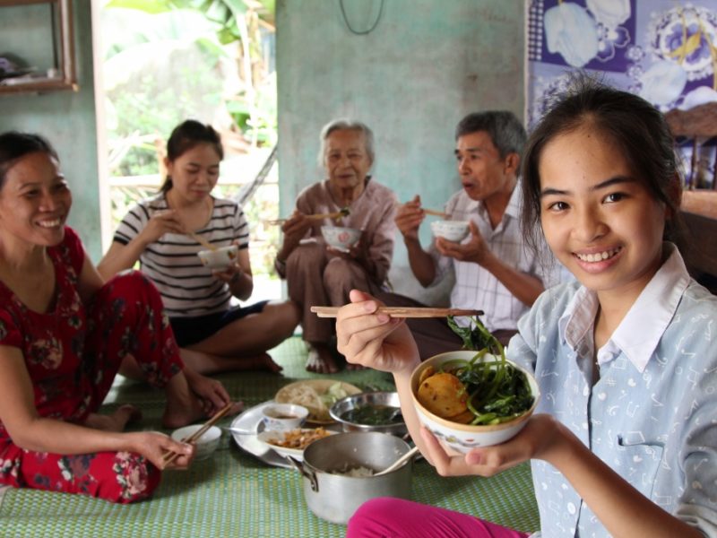 Praying Around the Christmas Table