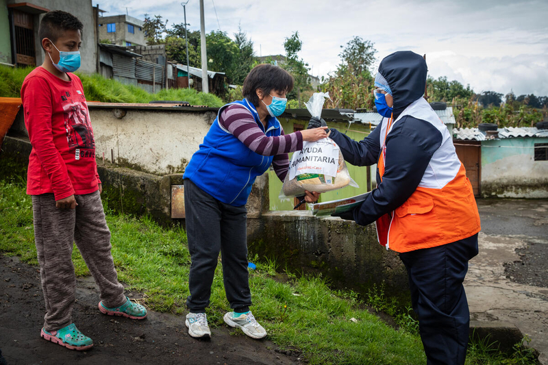 Family receives food kit in Ecuador