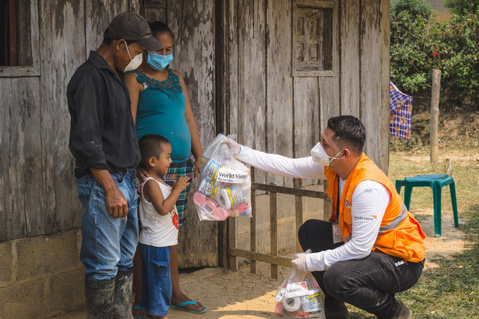 World Vision distributes food to family in Honduras